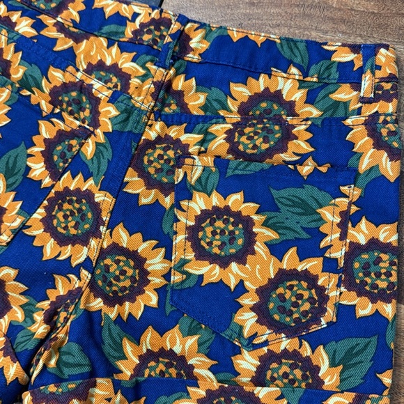 Retro 90s sunflower all over print high waisted cuffed denim shorts - Picture 6 of 10